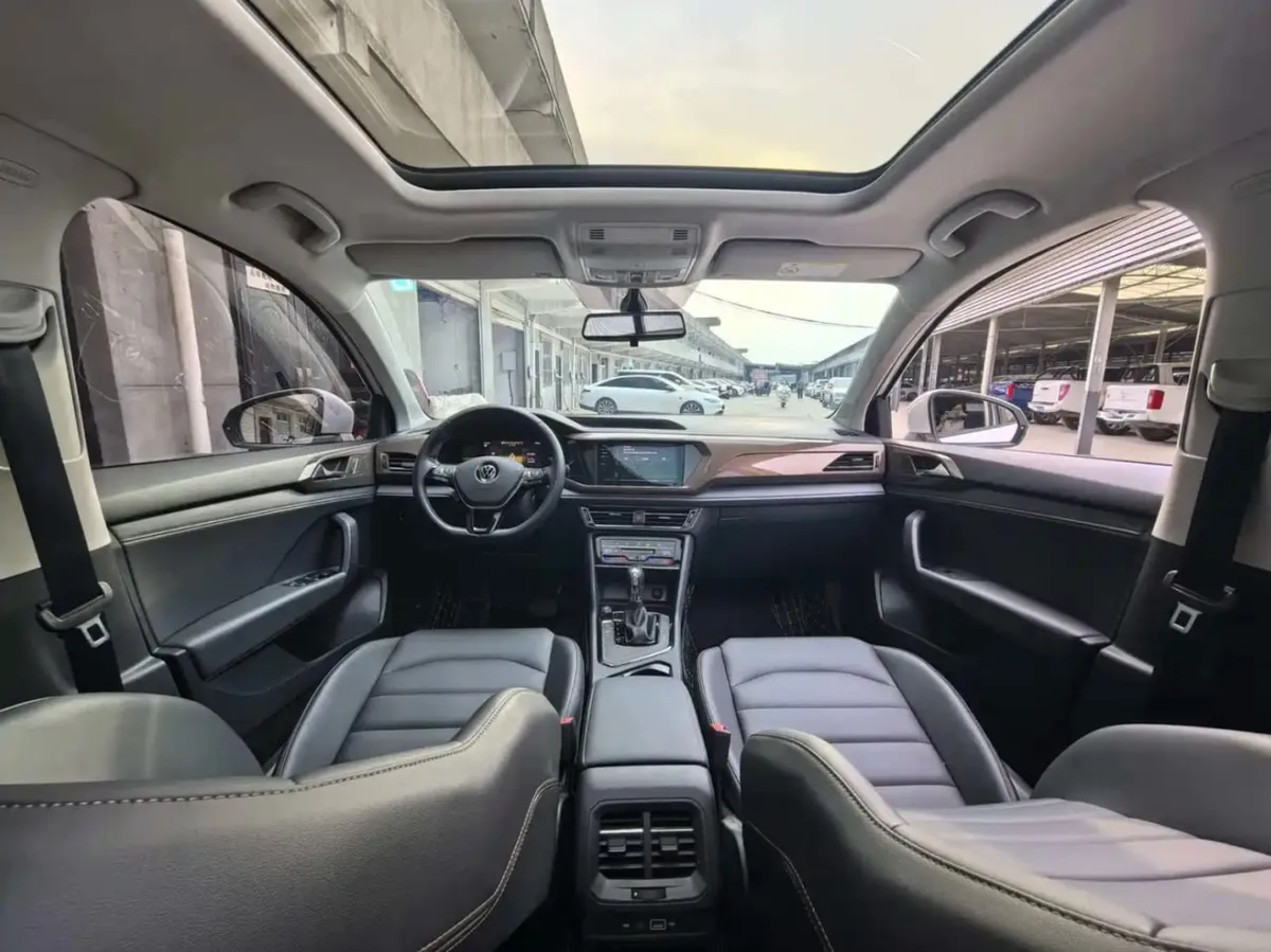 VOLKSWAGEN THARU LUXURY 2022
