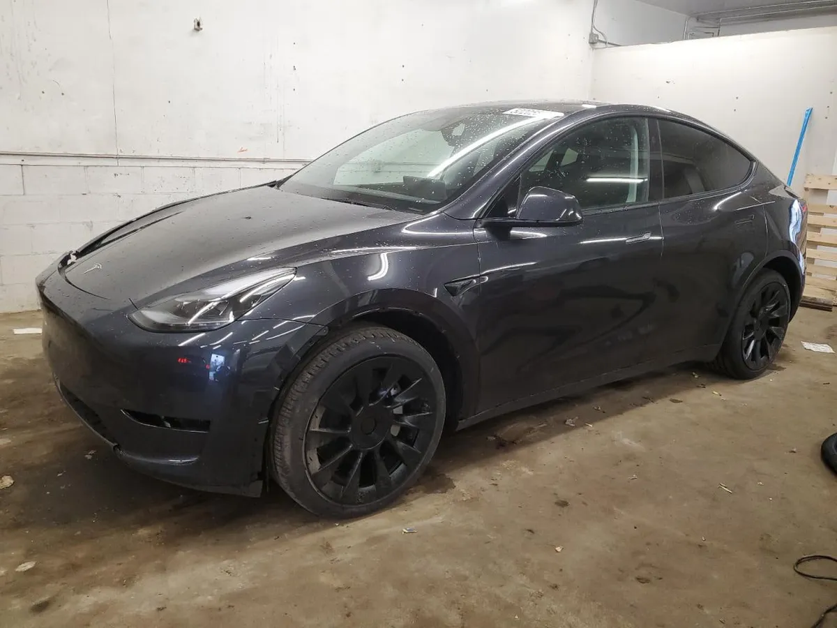 TESLA MODEL Y 2024