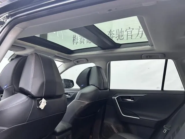 TOYOTA RAV4 2023