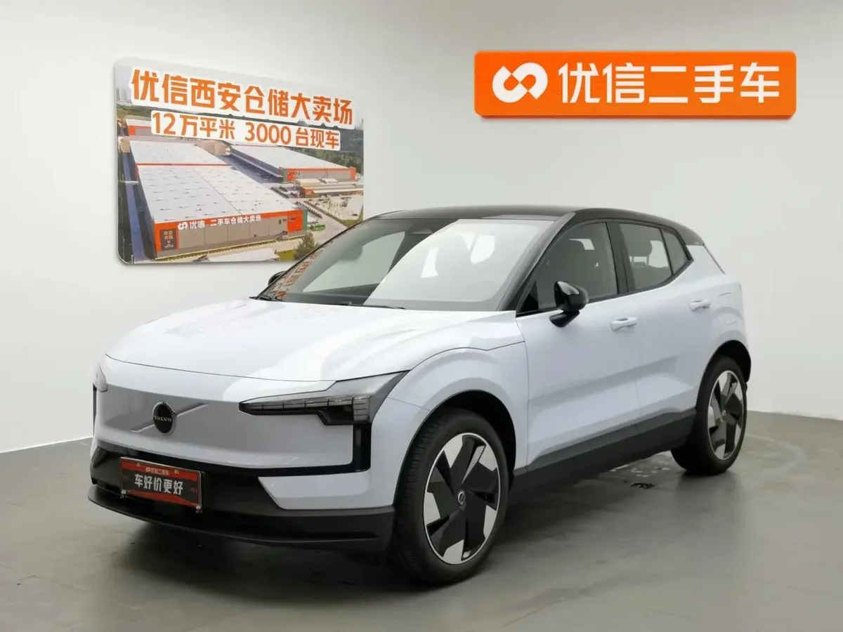 VOLVO EX30 2025