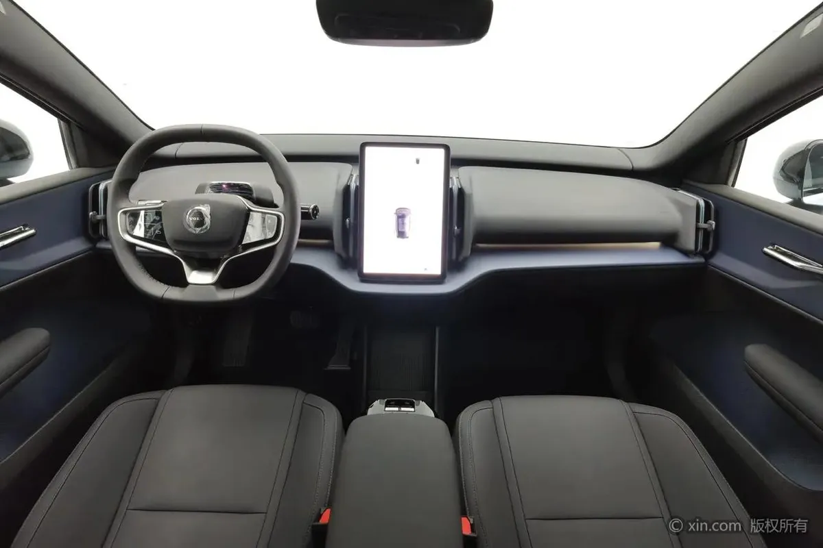 VOLVO EX30 2025