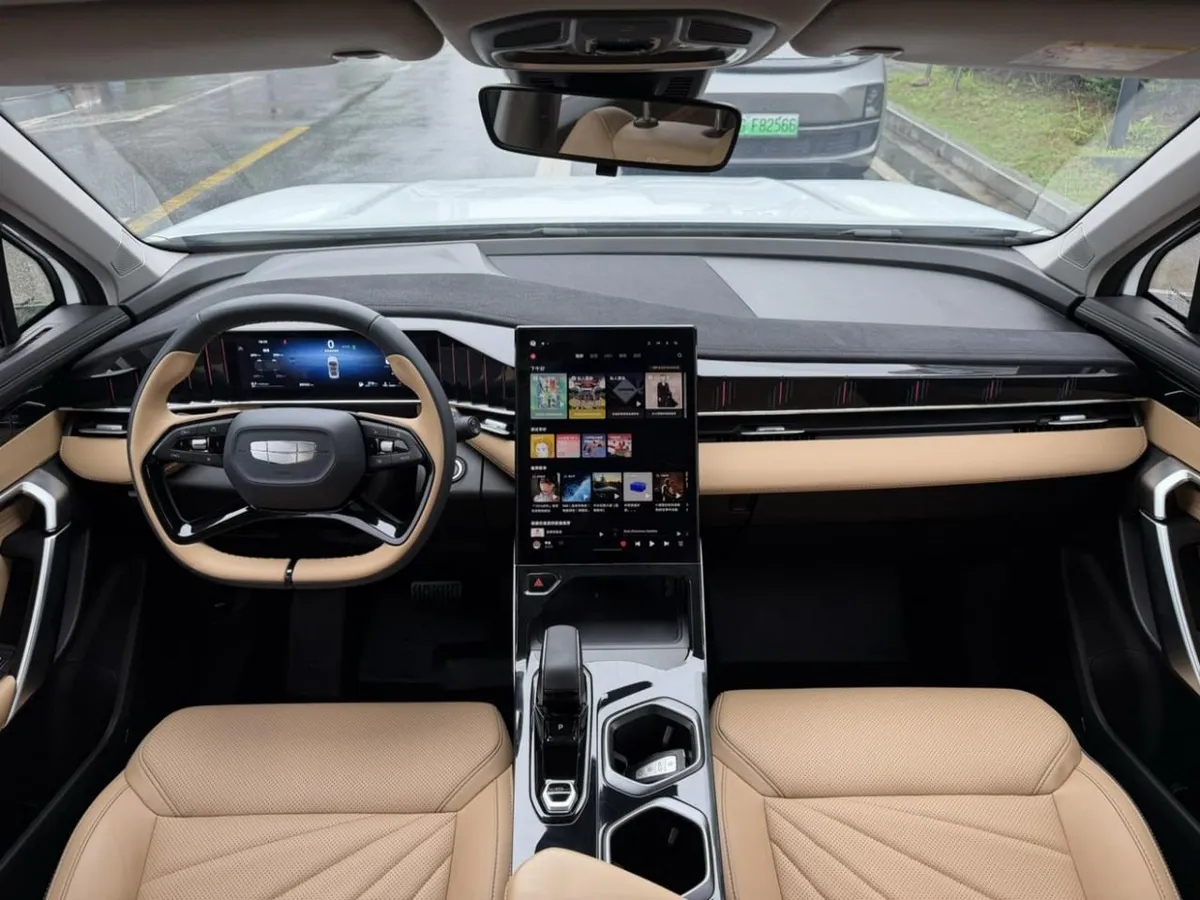 GEELY BOYUE L PREMIUM 2023