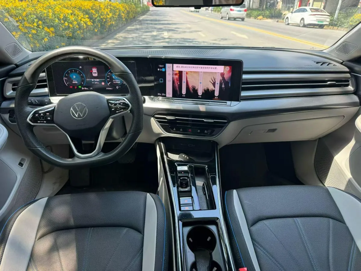 VOLKSWAGEN LAMANDO L 280TSI DSG 2022
