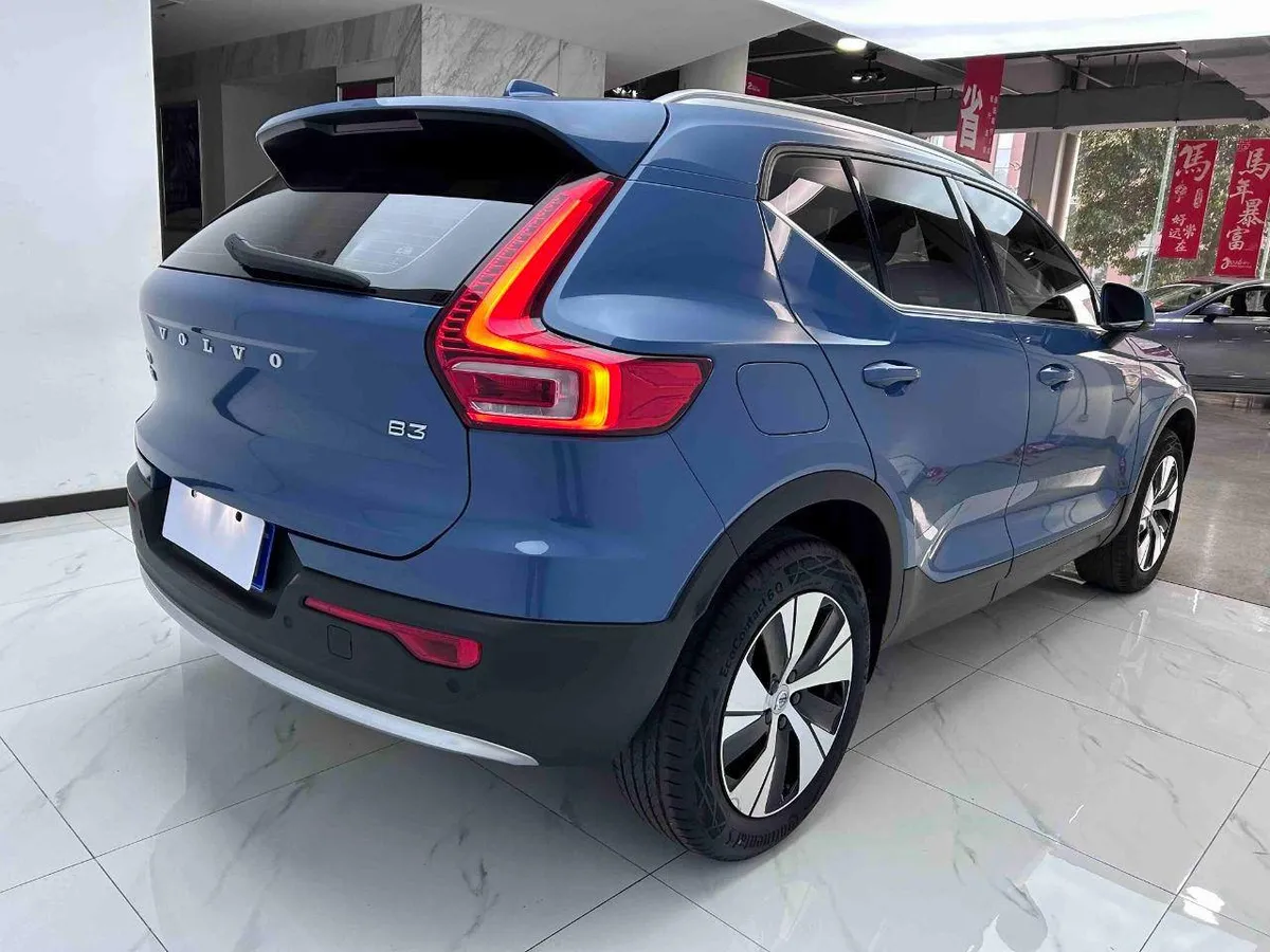 VOLVO XC40 LUXURY 2023