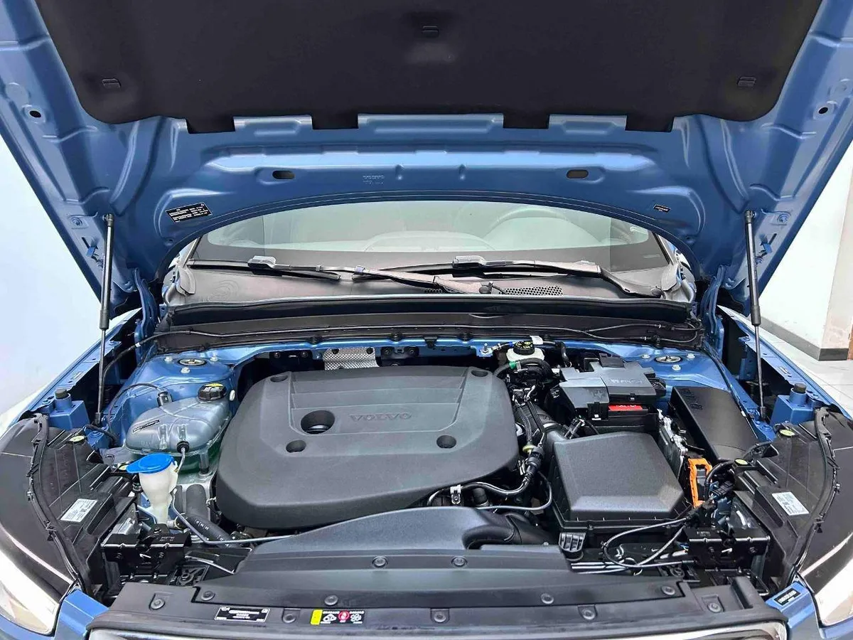VOLVO XC40 LUXURY 2023