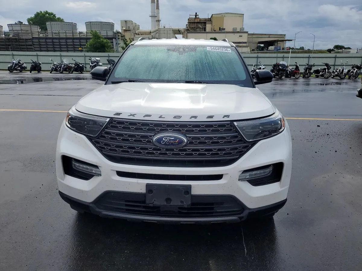 FORD EXPLORER XLT 2023