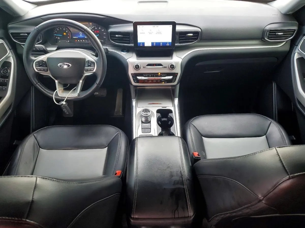 FORD EXPLORER XLT 2023