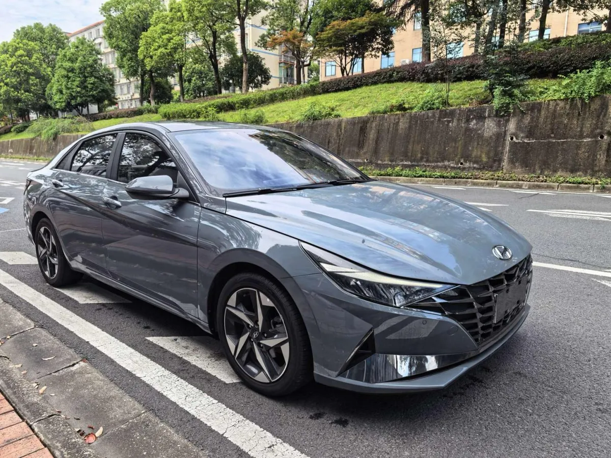 HYUNDAI ELANTRA PREMIUM 2022