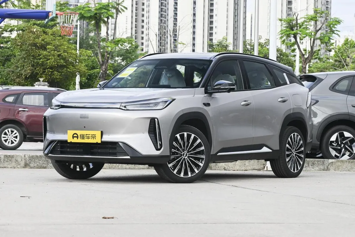 GEELY GALAXY M7 2026 225KM/H STARSHIP EDITION+ SUEDE INTERIOR + BLACK ROOF 2026