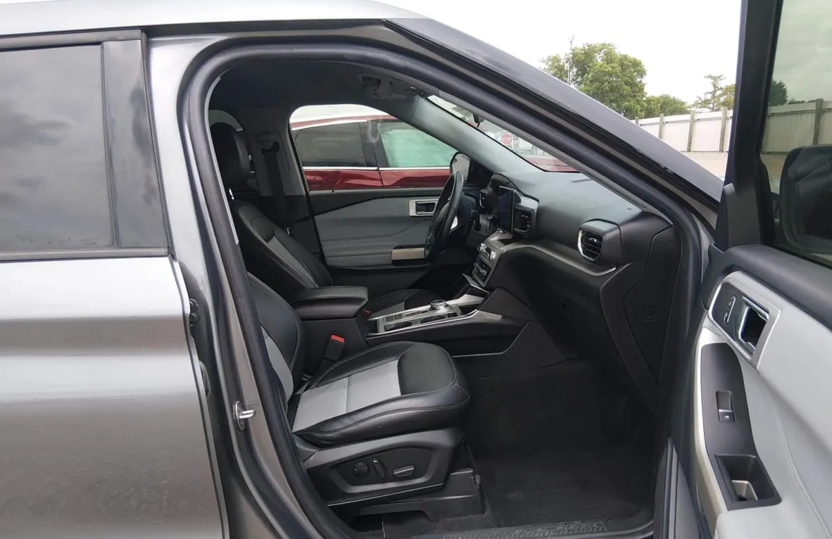 FORD EXPLORER XLT 2022