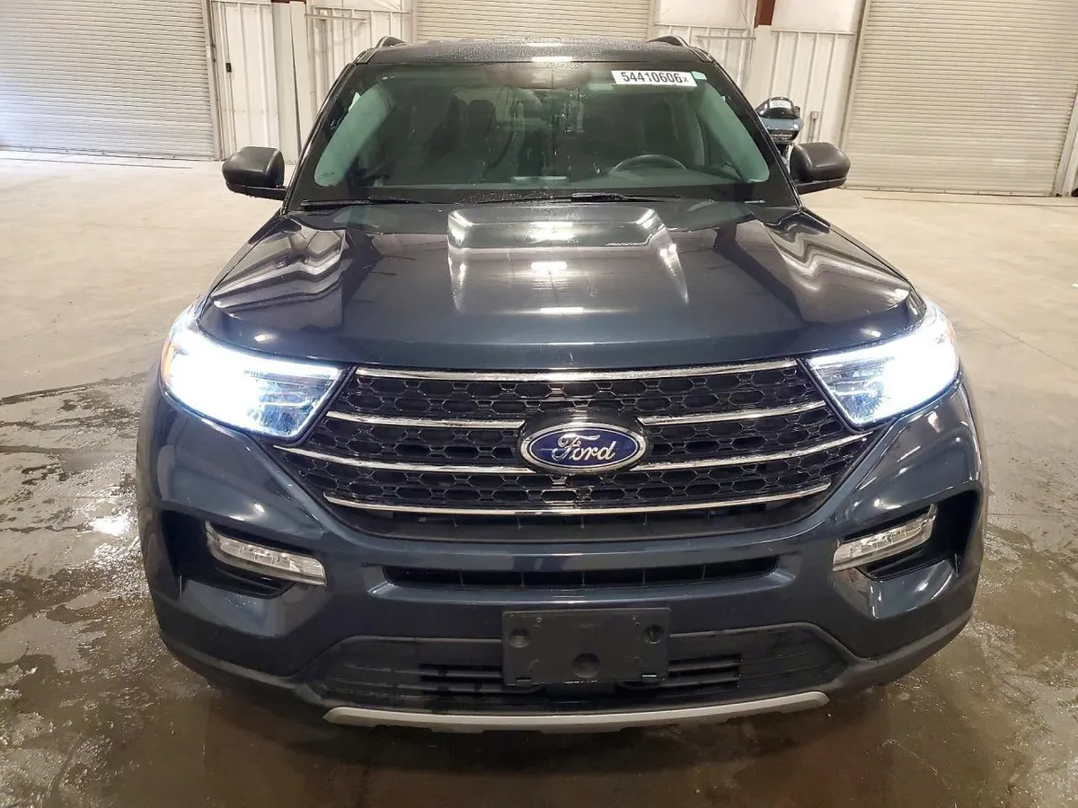 FORD EXPLORER XLT 2023