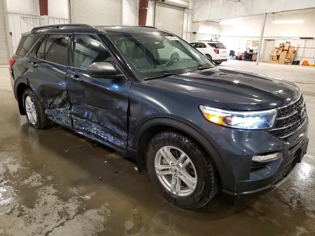 FORD EXPLORER XLT 2023