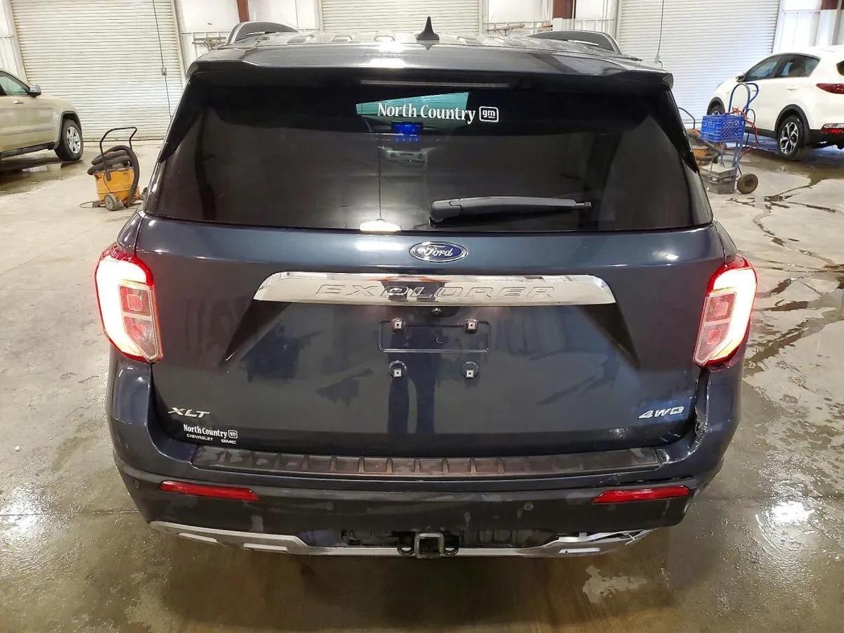 FORD EXPLORER XLT 2023