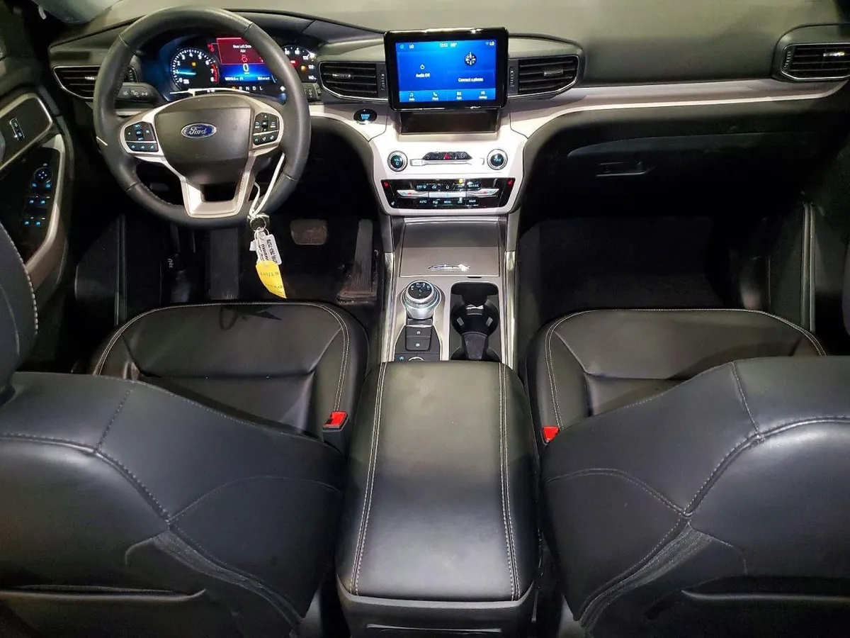 FORD EXPLORER XLT 2023