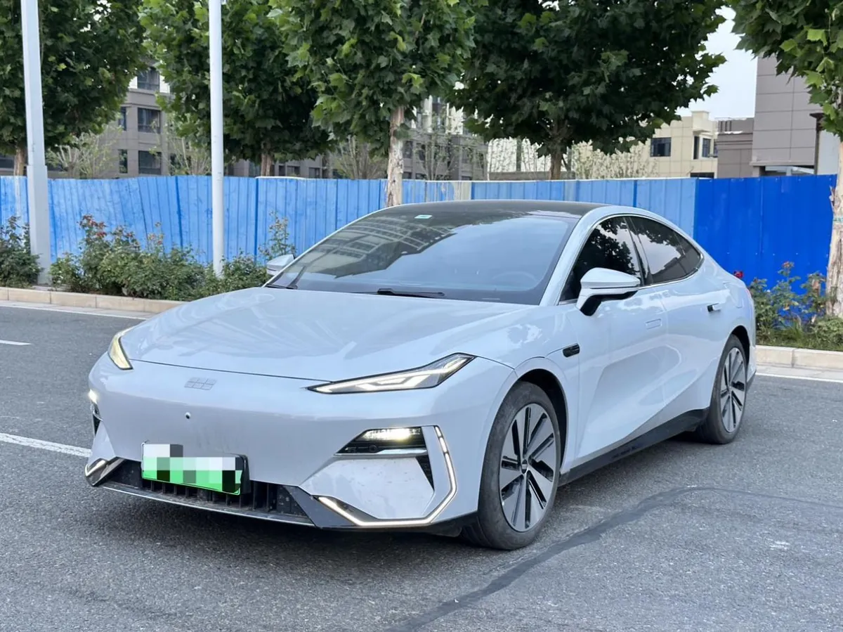 GEELY E8 2024
