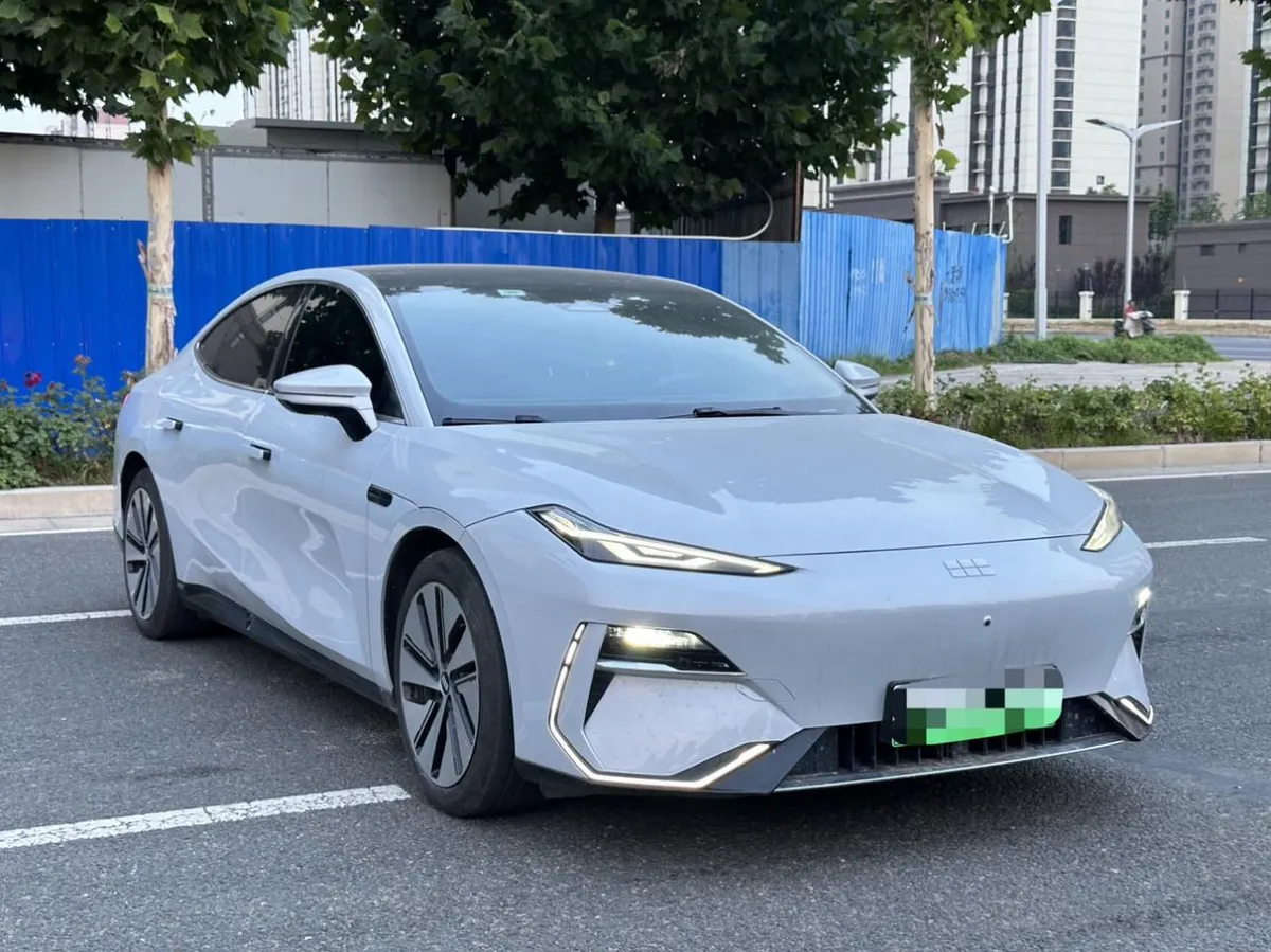 GEELY E8 2024