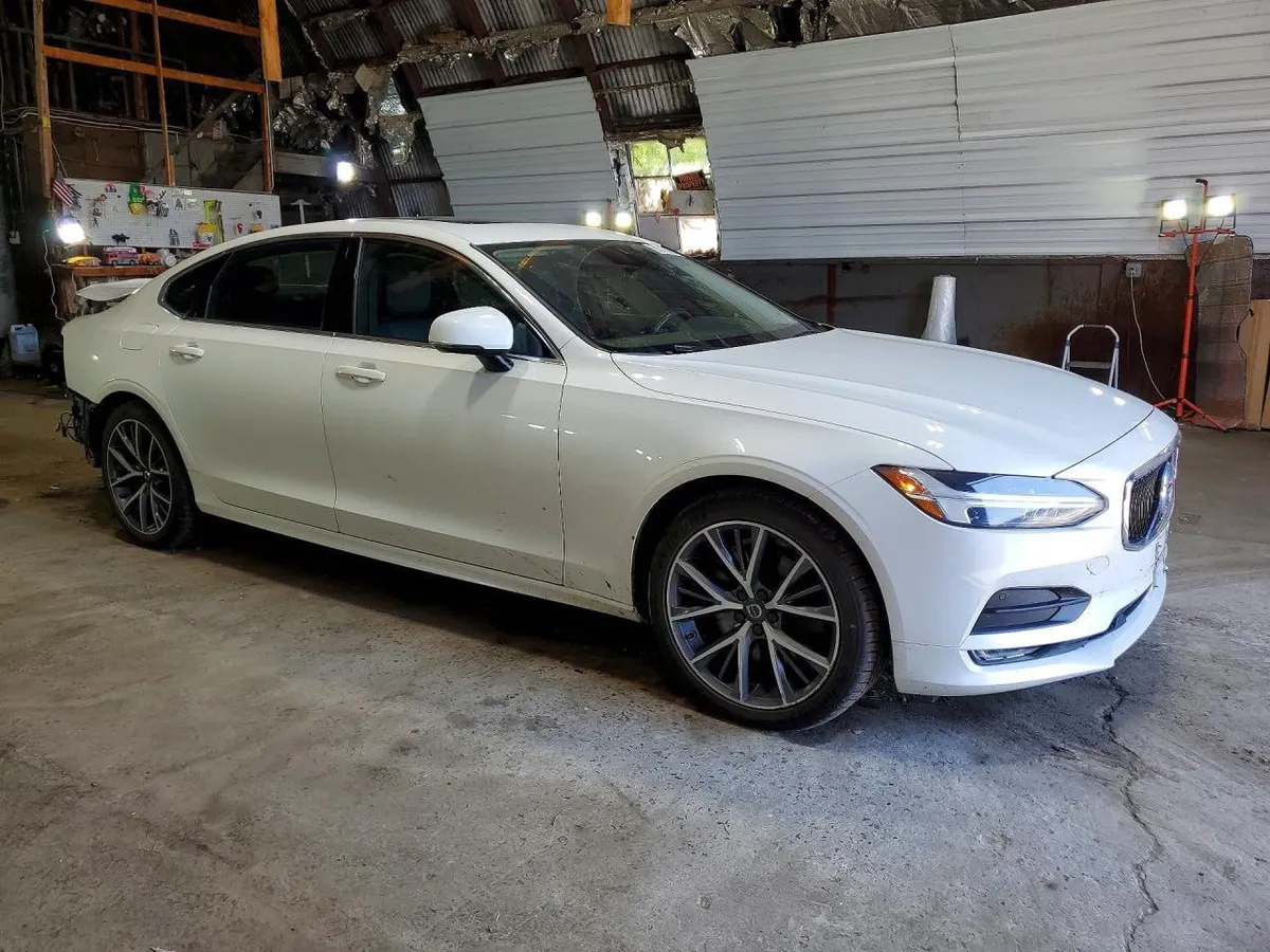 VOLVO S90 T6 MOMENTUM 2020