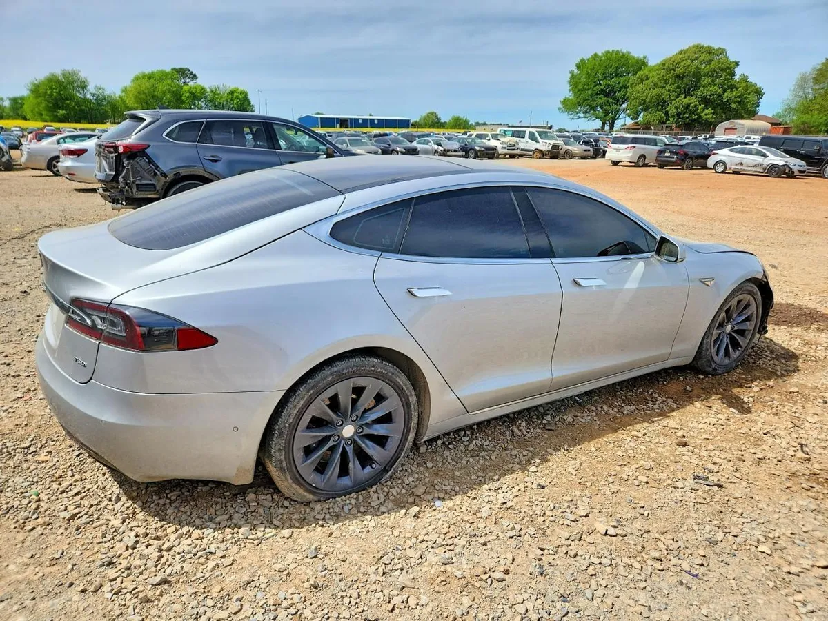 TESLA MODEL S 2016
