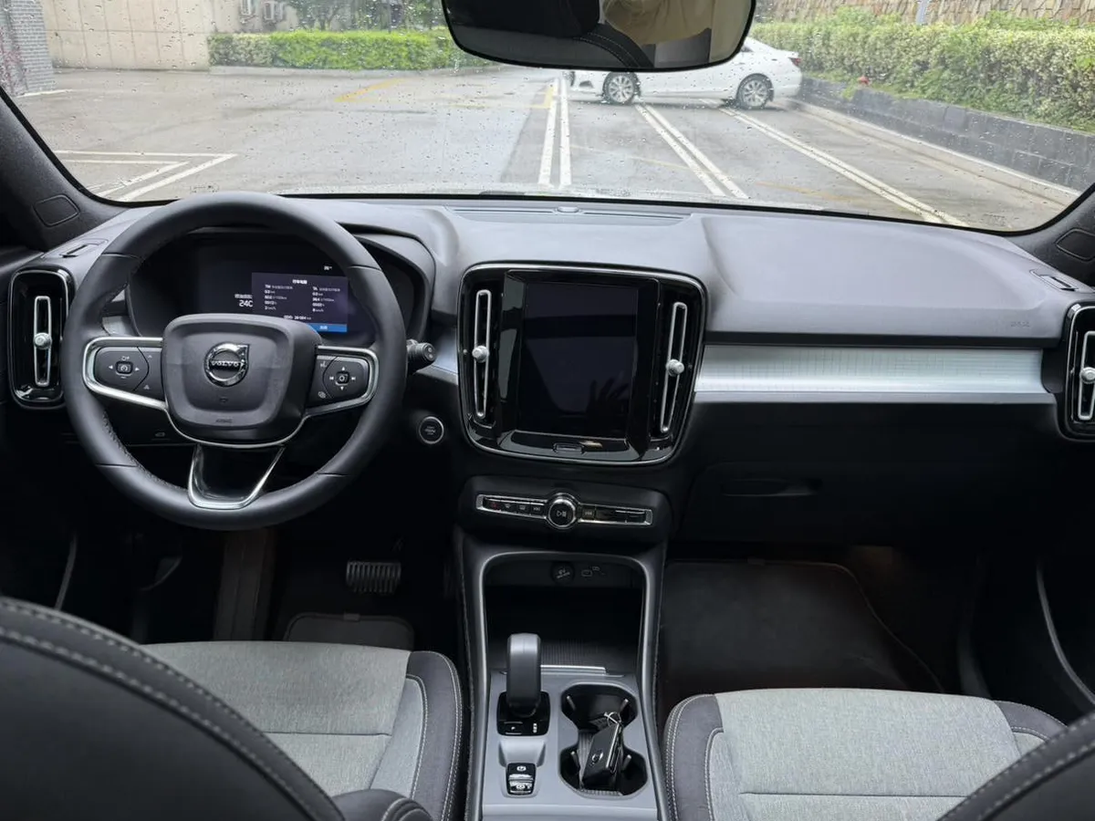 VOLVO XC40 B3 SMART FASHION 2023