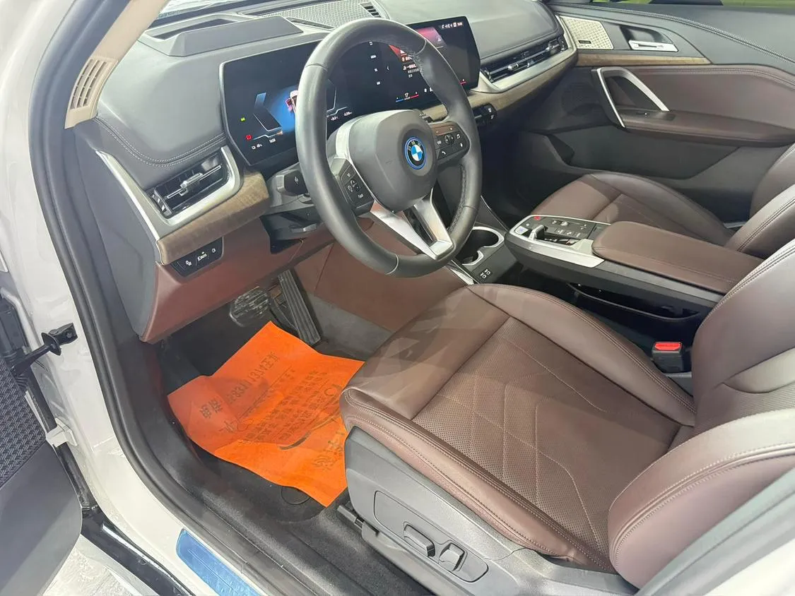 BMW IX1 2023