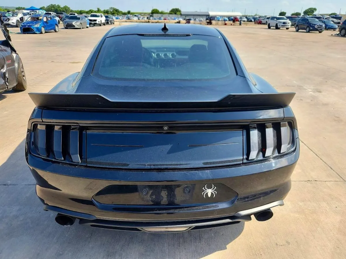 FORD MUSTANG СОЗДАННАЯ РВАТЬ АСФАЛЬТ 2020