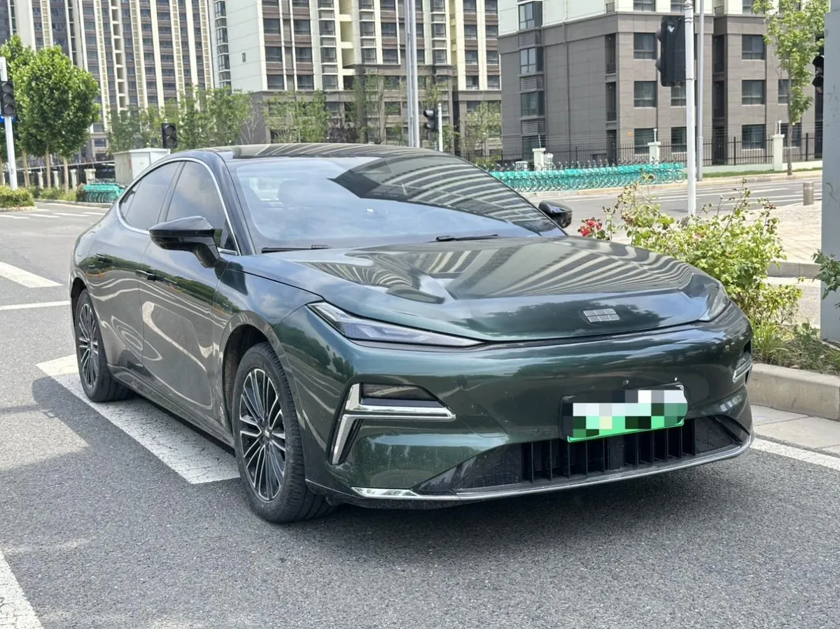 GEELY STAR 8 PHEV 2025