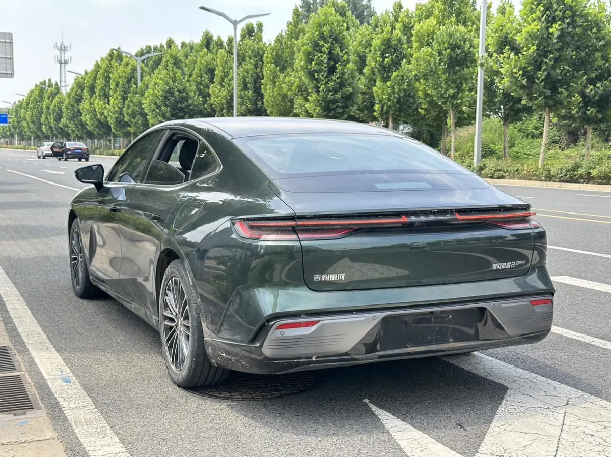 GEELY STAR 8 PHEV 2025
