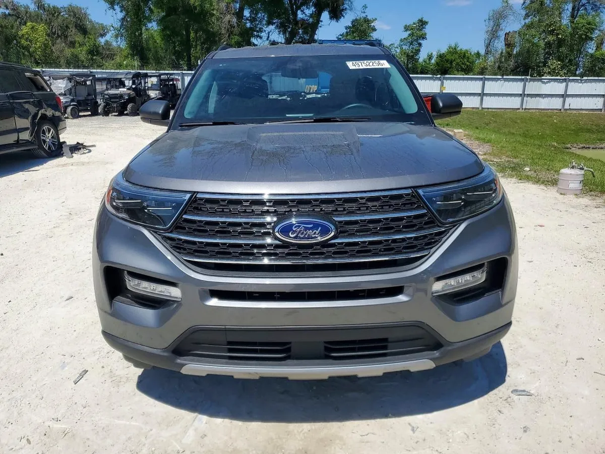 FORD EXPLORER XLT 2023