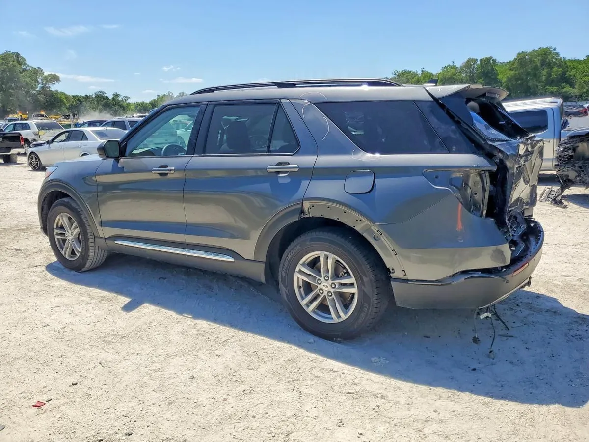 FORD EXPLORER XLT 2023