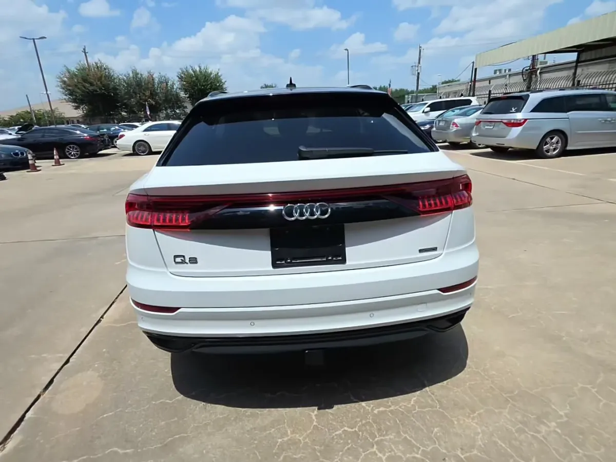 AUDI Q8 2019