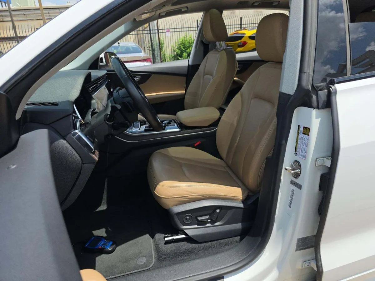 AUDI Q8 2019