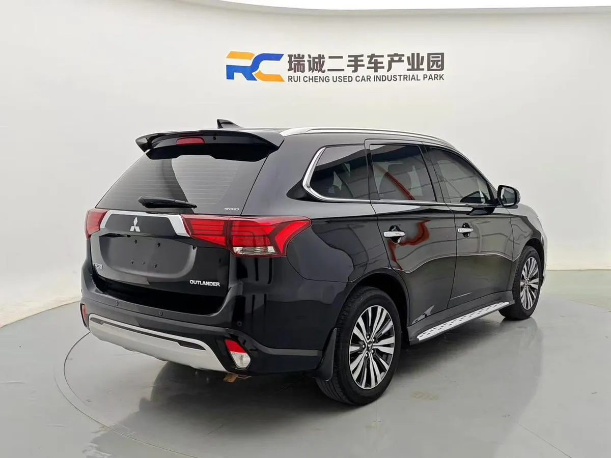 MITSUBISHI OUTLANDER 2023