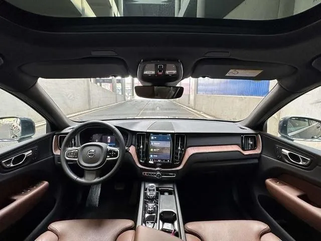 VOLVO XC60 LUXURY 2025