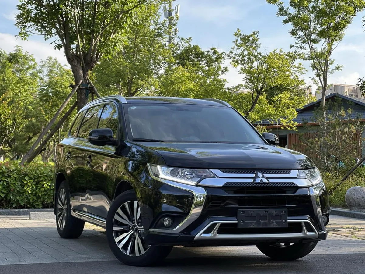 MITSUBISHI OUTLANDER 2021