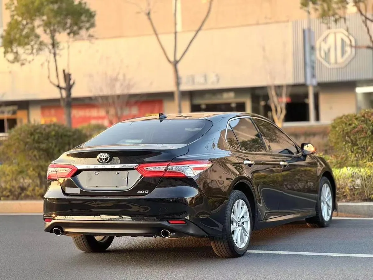 TOYOTA CAMRY LUXURY 2023