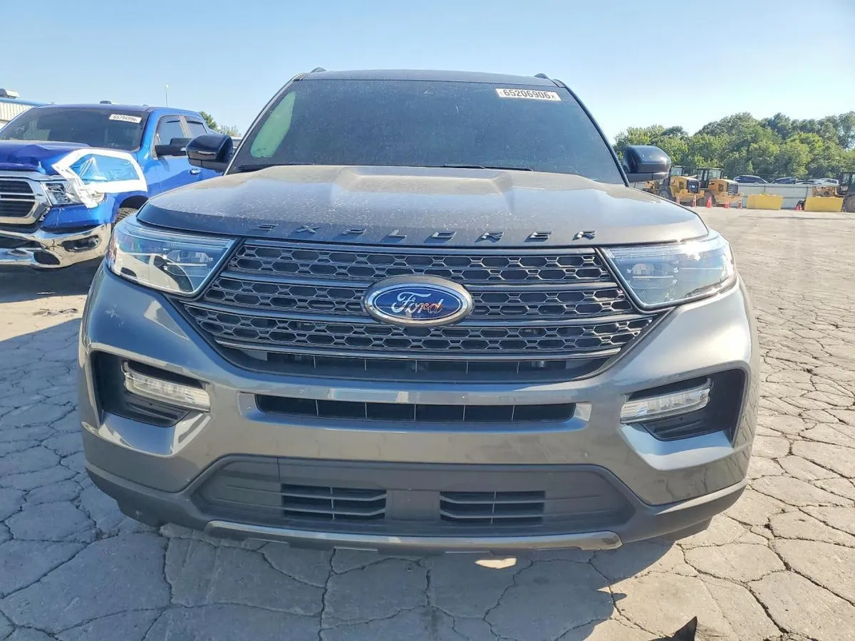 FORD EXPLORER XLT 2023