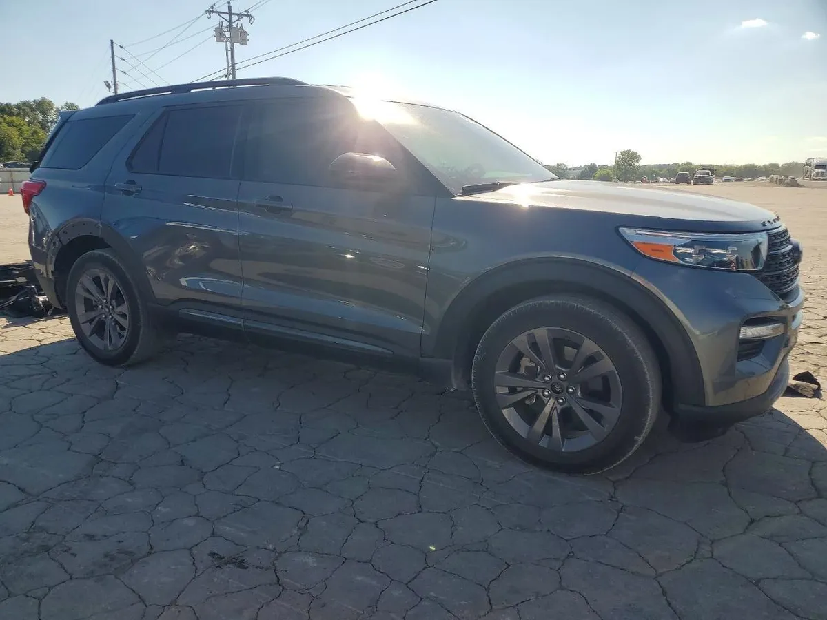 FORD EXPLORER XLT 2023