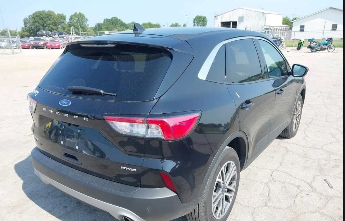 FORD ESCAPE SEL 2022