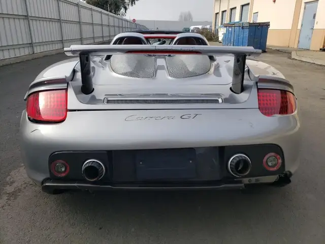 PORSCHE CARRERA GT 2004