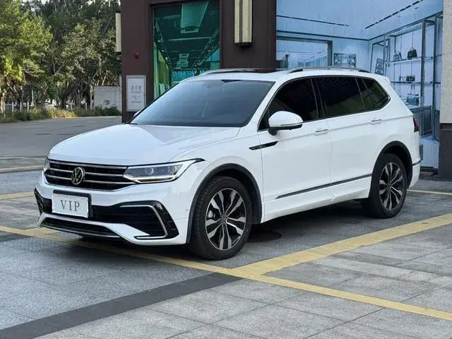 VOLKSWAGEN TIGUAN L R-LINE 2022