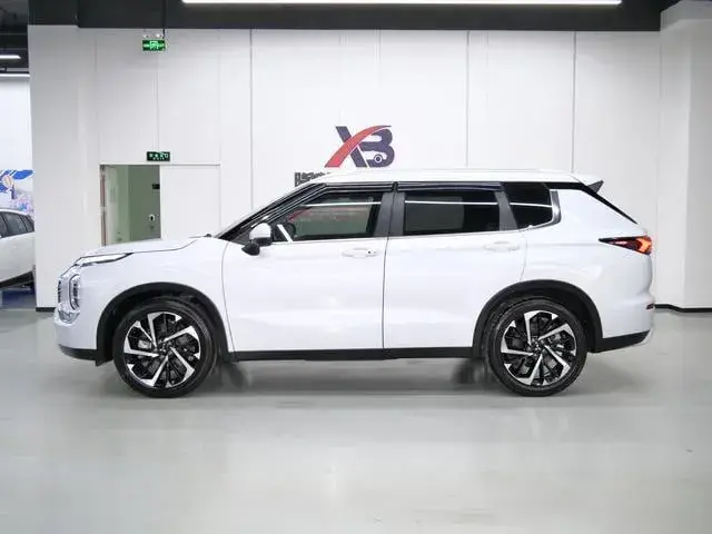 MITSUBISHI OUTLANDER 2023