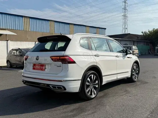VOLKSWAGEN TIGUAN L 4WD R-LINE 2022