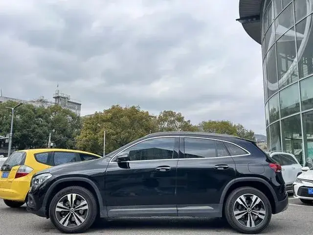 MERCEDES-BENZ GLA 2022