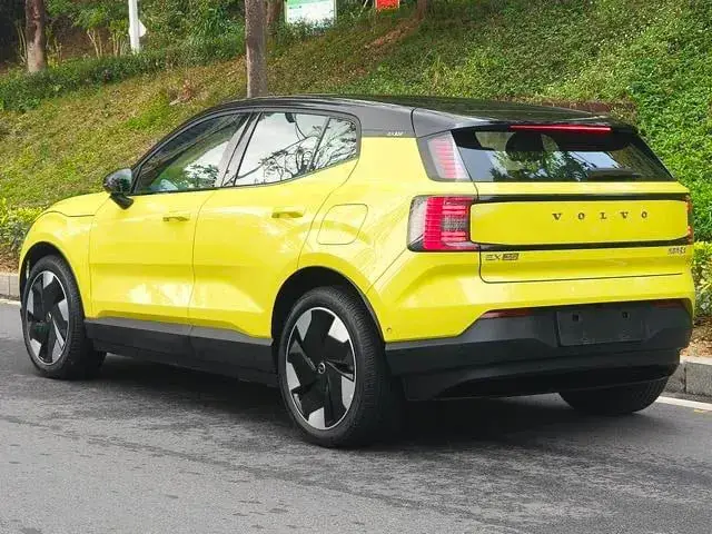 VOLVO EX30 2025