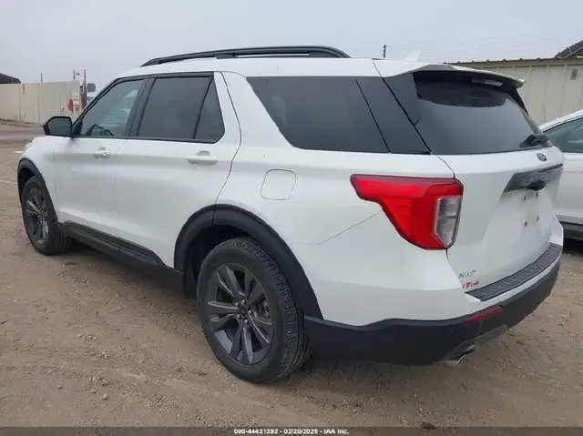 FORD EXPLORER XLT 2023