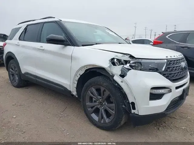 FORD EXPLORER XLT 2023