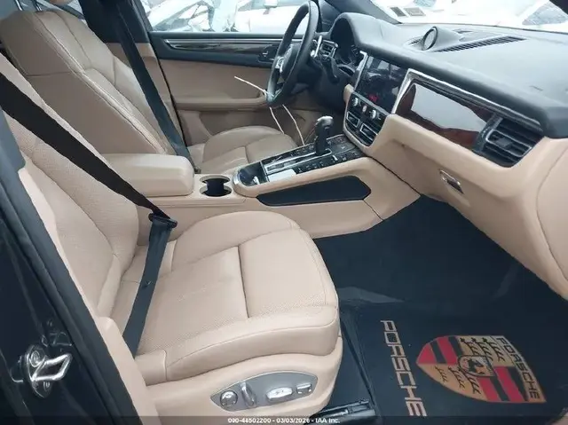 PORSCHE MACAN T 2023