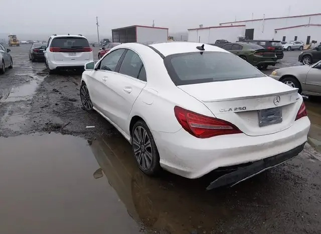 MERCEDES-BENZ CLA 250 4MATIC 2019