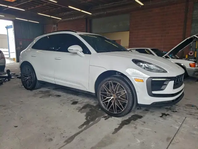 PORSCHE MACAN 2023