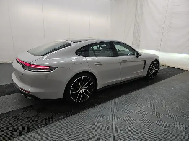 PORSCHE PANAMERA 2023